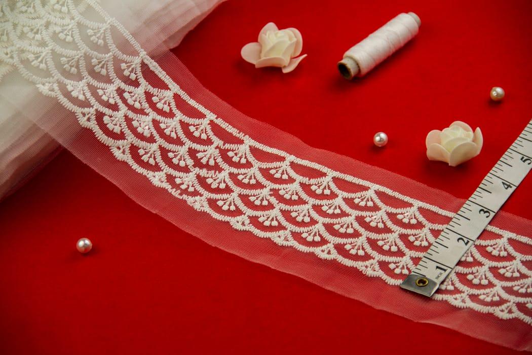 WHITE LACE